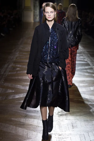 Look 15